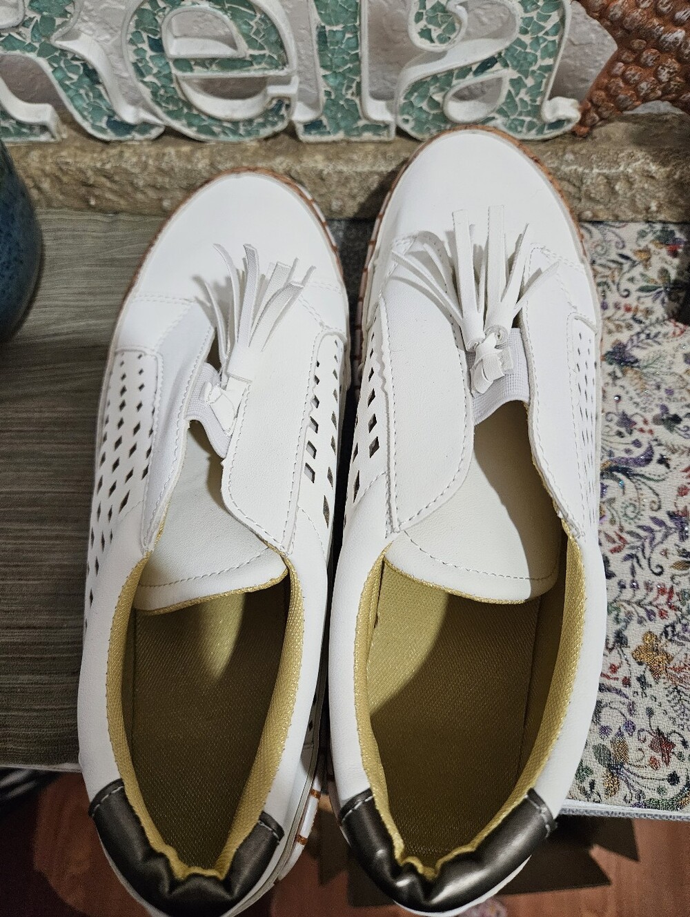 New White Faux Leather And Cork Size 9.5 Breathable Slip On Loafers W/ Tassels - Picture 4 of 6